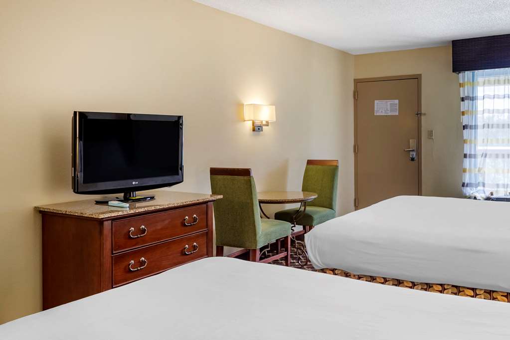quality inn near the island pigeon forge