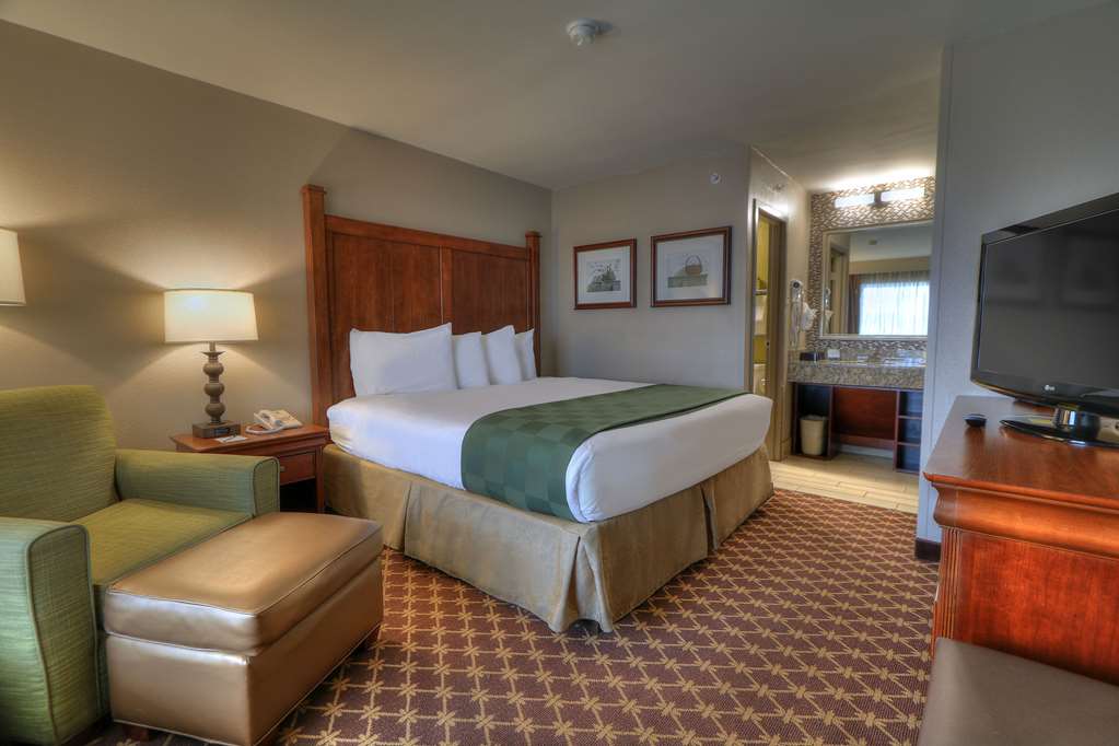 quality inn near the island pigeon forge
