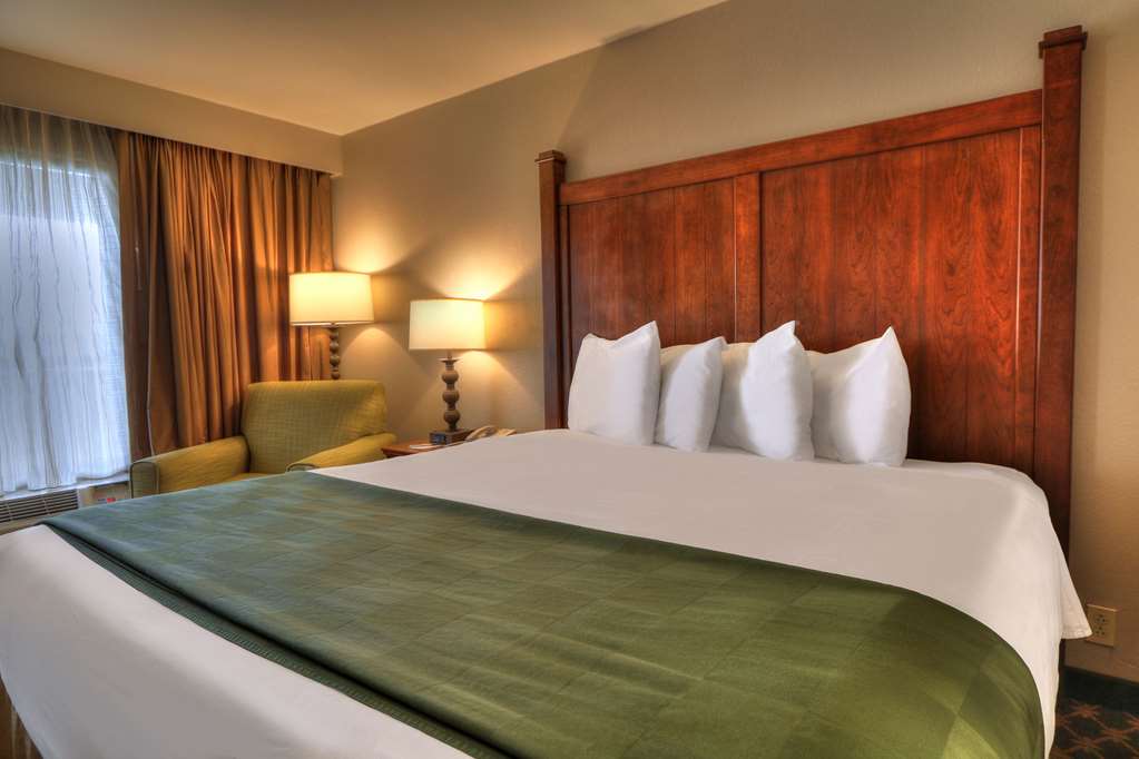 quality inn near the island pigeon forge