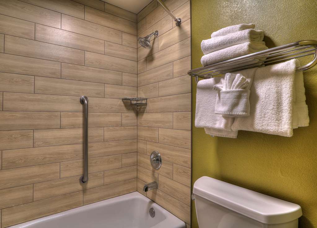 quality inn near the island pigeon forge