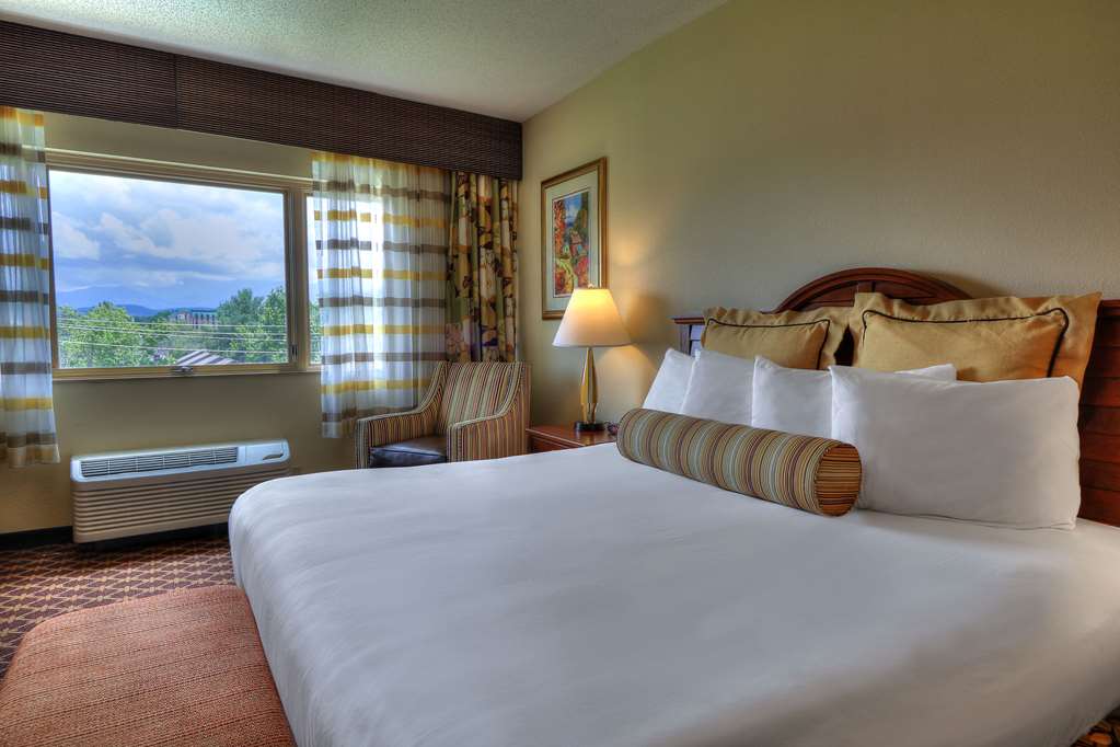 quality inn near the island pigeon forge