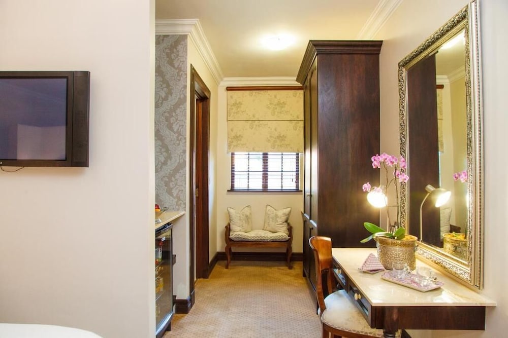 ivory manor boutique hotel