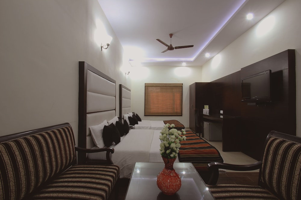 hotel mohan international