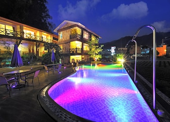 chi meng rou holiday villa