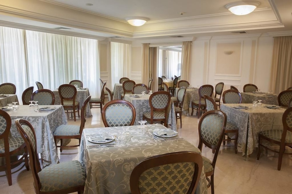 mondial park hotel