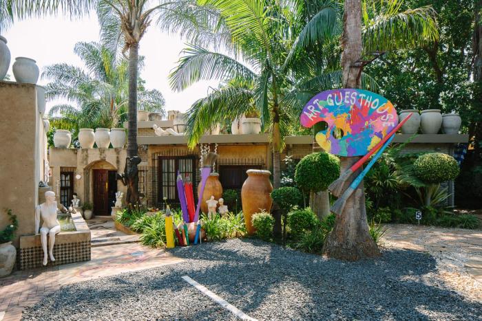 the art guesthouse