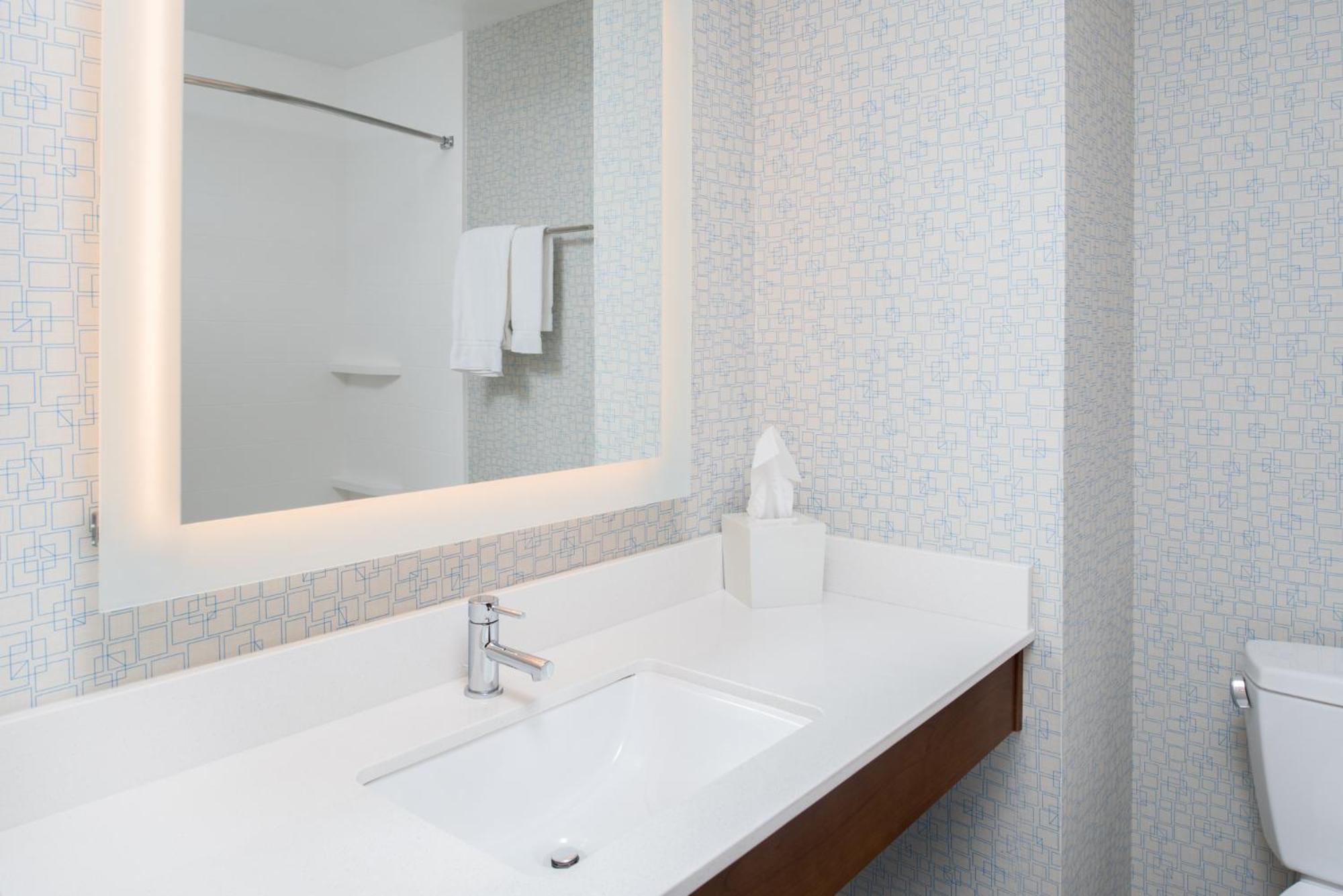 holiday inn express hotel and suites bismarck by ihg