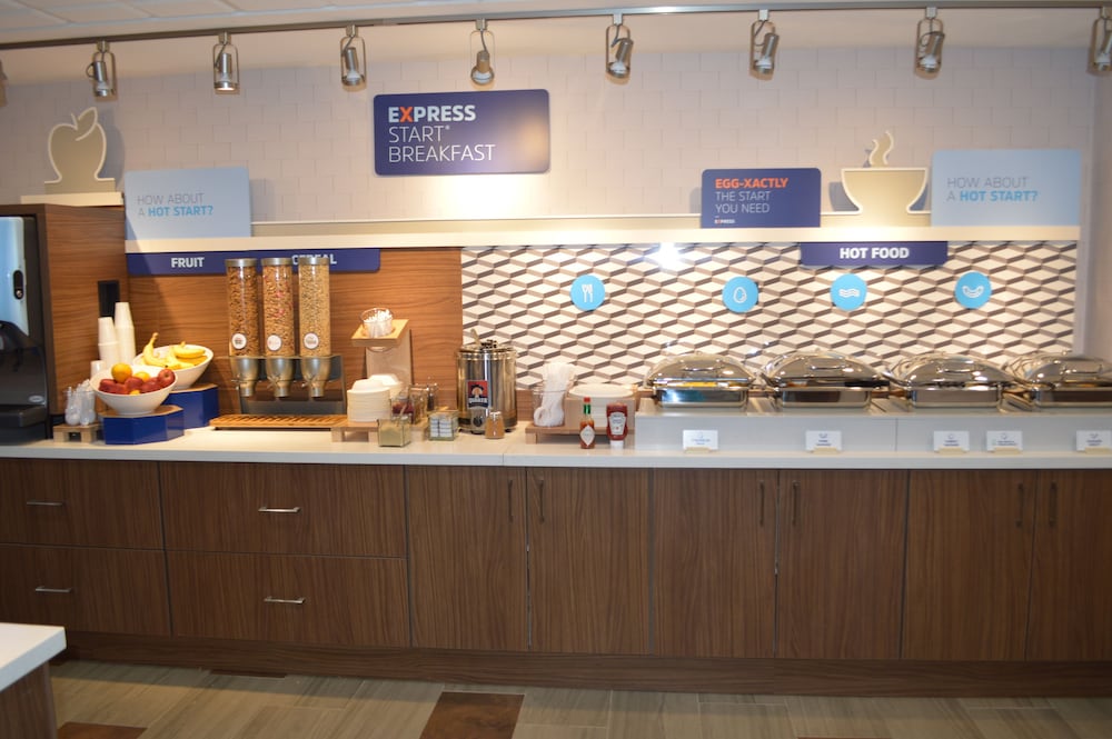 holiday inn express hotel and suites bismarck by ihg