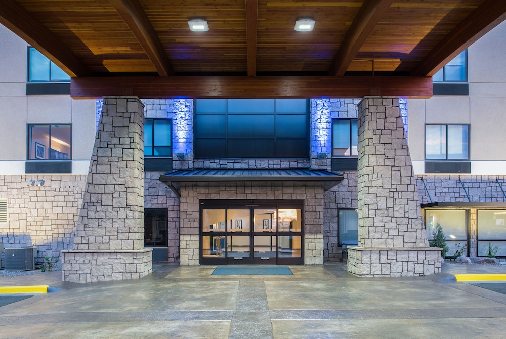 holiday inn express hotel and suites bismarck by ihg