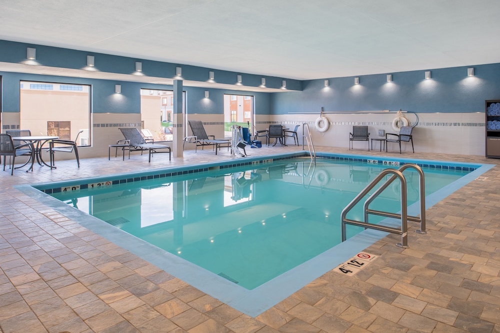 holiday inn express hotel and suites bismarck by ihg