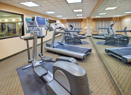 holiday inn express hotel and suites bismarck by ihg
