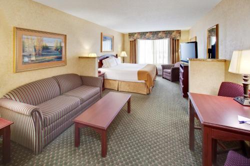 holiday inn express hotel and suites bismarck by ihg