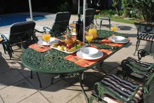 6 on morris guest lodge