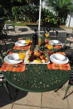 6 on morris guest lodge