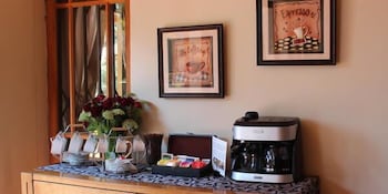 2 Leafed Doors,In The Business District,4 star