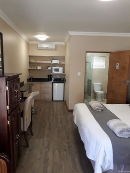 17 On Bird Guest House,Cape Town>>Beaufort West,3 star