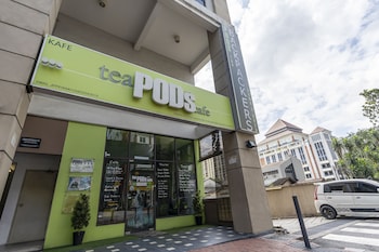 pods the backpackers home and cafe