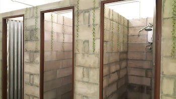 pods the backpackers home and cafe