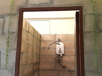 pods the backpackers home and cafe