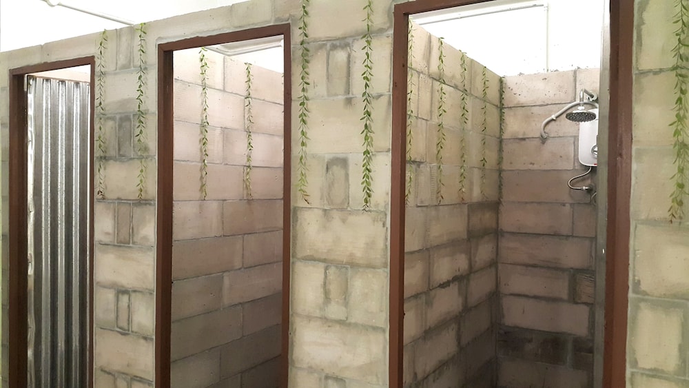 pods the backpackers home and cafe