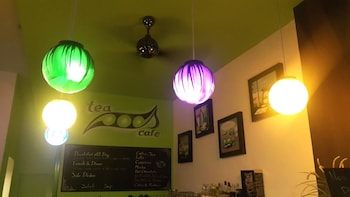 pods the backpackers home and cafe