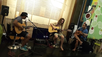 pods the backpackers home and cafe