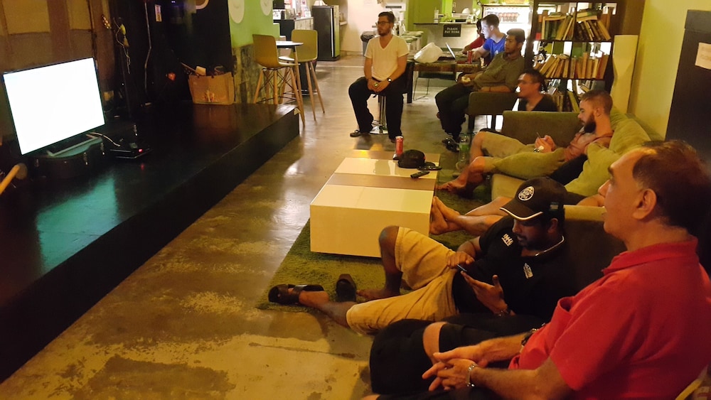 pods the backpackers home and cafe