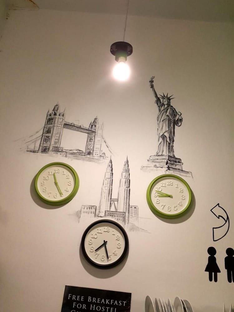 pods the backpackers home and cafe