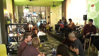 pods the backpackers home and cafe