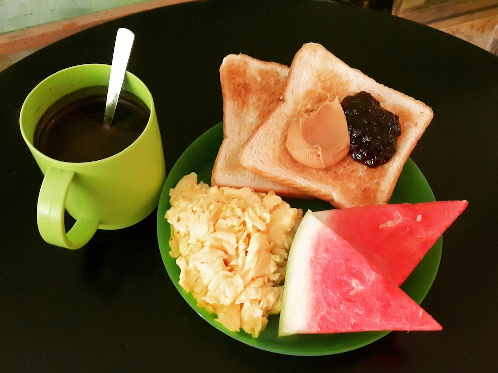 pods the backpackers home and cafe