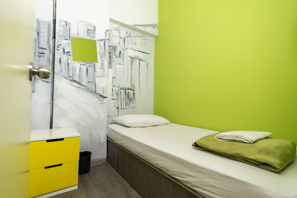 pods the backpackers home and cafe