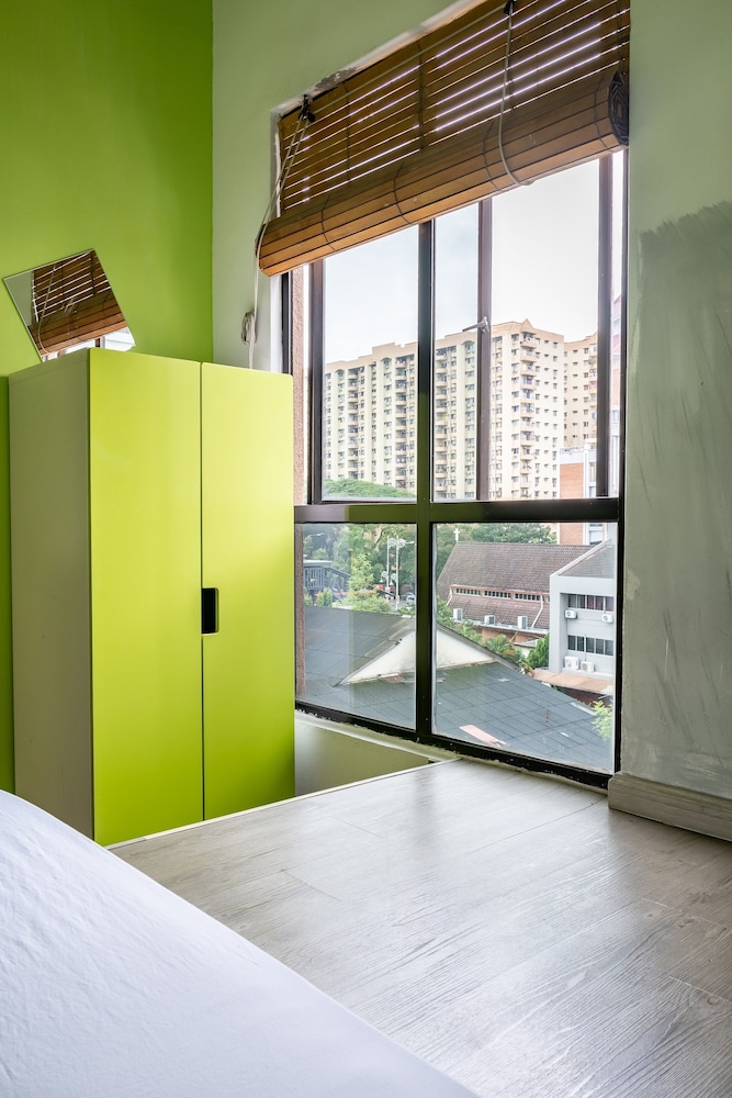 pods the backpackers home and cafe