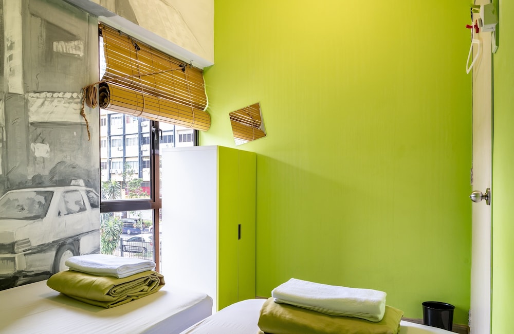 pods the backpackers home and cafe