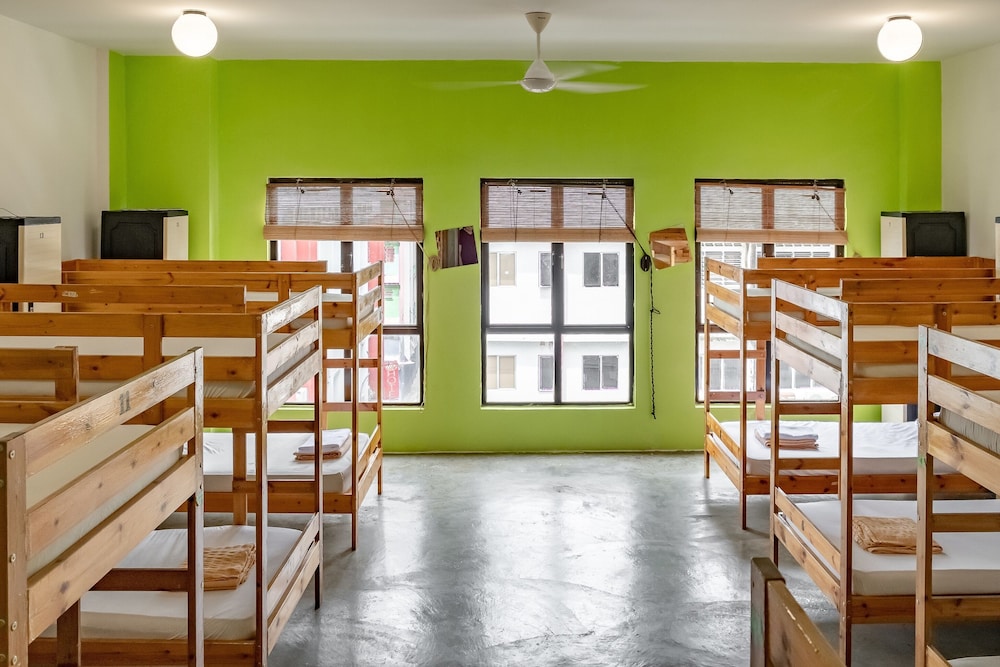 pods the backpackers home and cafe