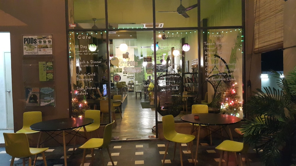 pods the backpackers home and cafe