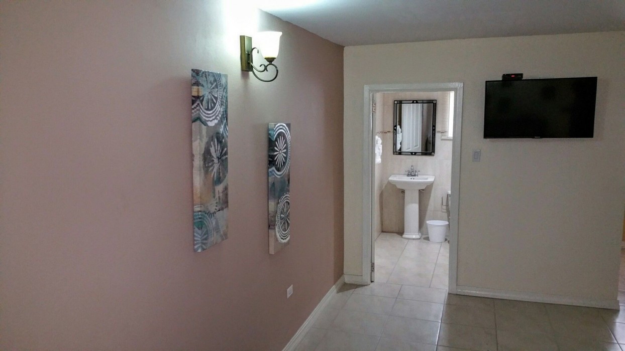 new kingston guest apartment at donhead