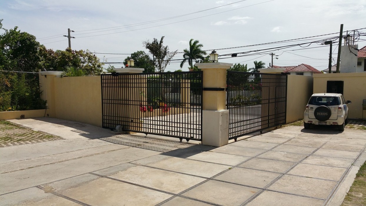 new kingston guest apartment at donhead