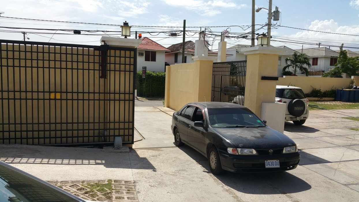 new kingston guest apartment at donhead