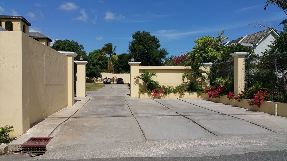 new kingston guest apartment at donhead