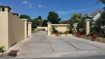 new kingston guest apartment at donhead