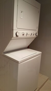 new kingston guest apartment at donhead