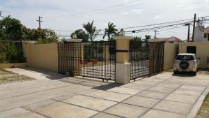 new kingston guest apartment at donhead