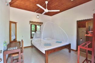 Paper Moon Kudils,Arugam Bay>>Ampara,3 star