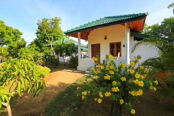 Paper Moon Kudils,Arugam Bay>>Ampara,3 star