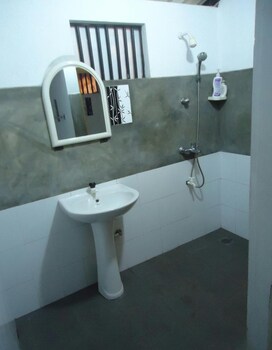 Goalma Family Holiday Resort & Restaurant,Nuwaragam Palatha East>>Anuradhapura,3 star
