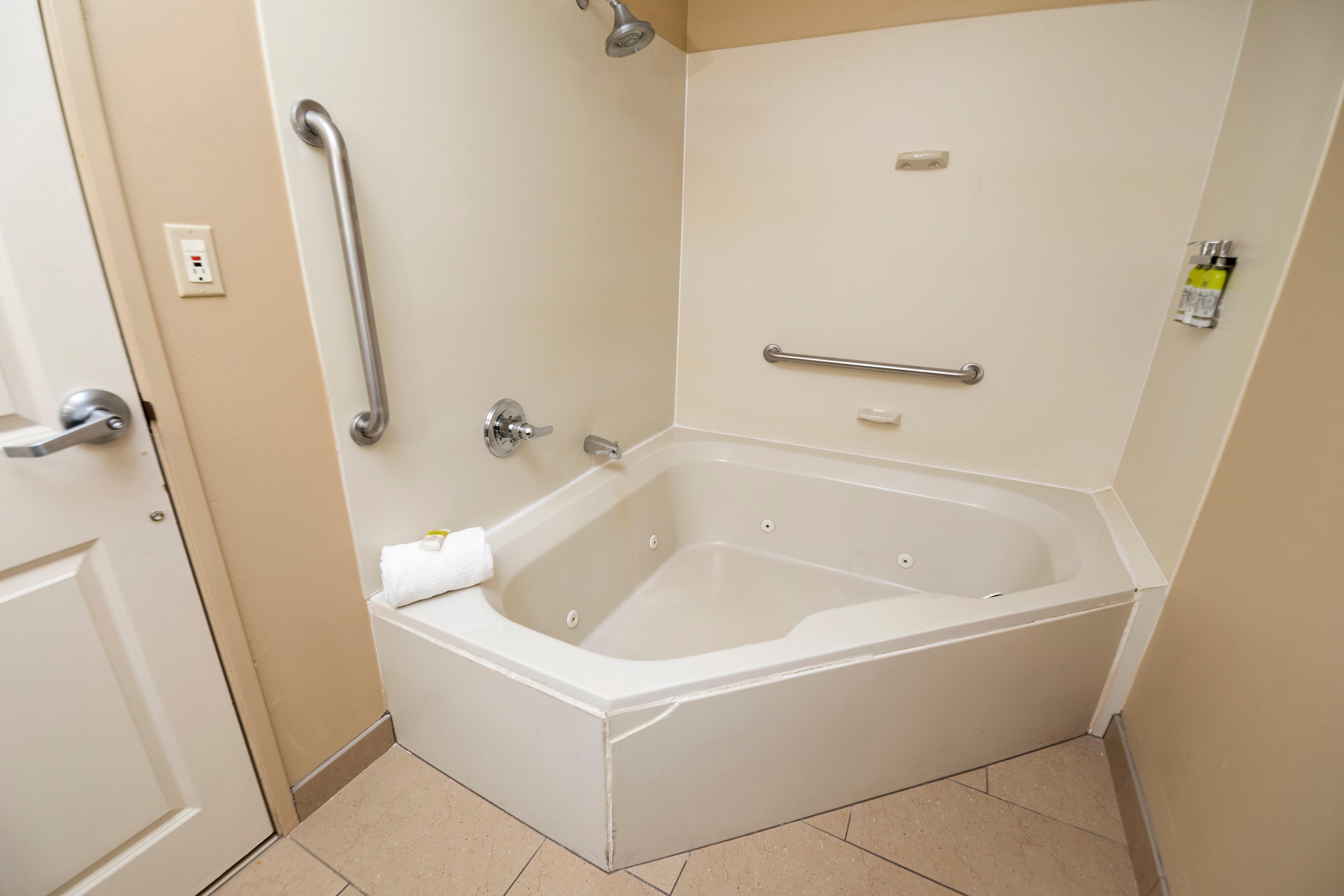 holiday inn express bloomington west by ihg