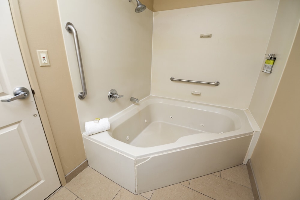 holiday inn express bloomington west by ihg