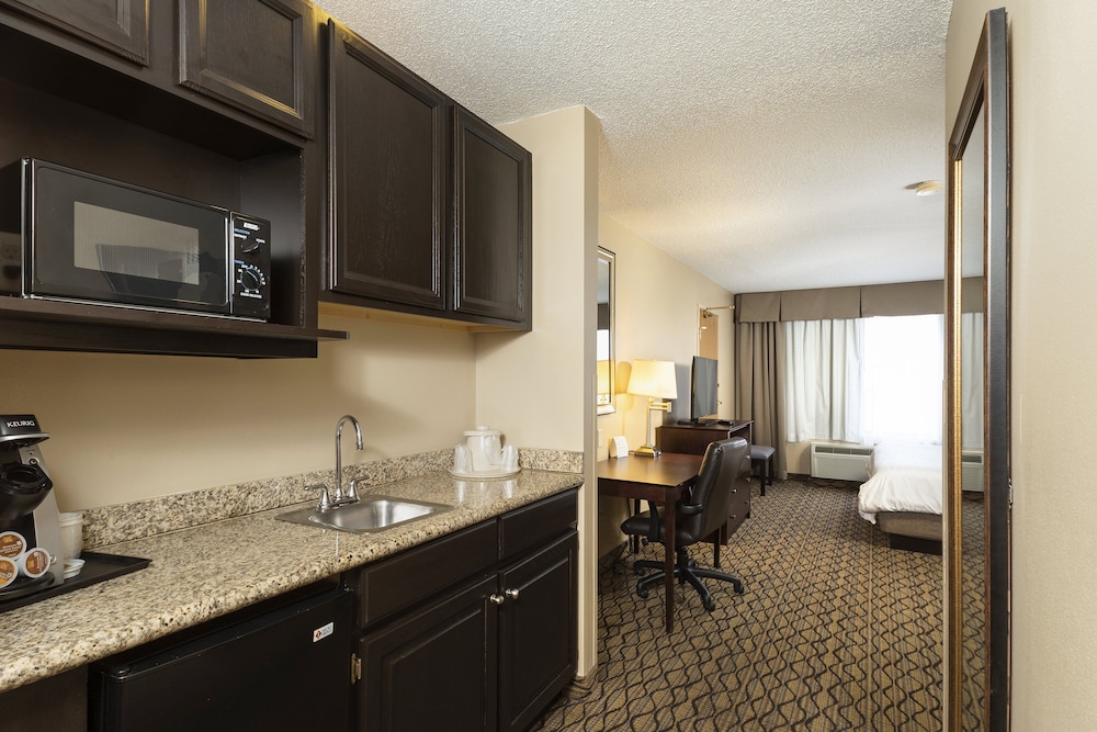 holiday inn express bloomington west by ihg