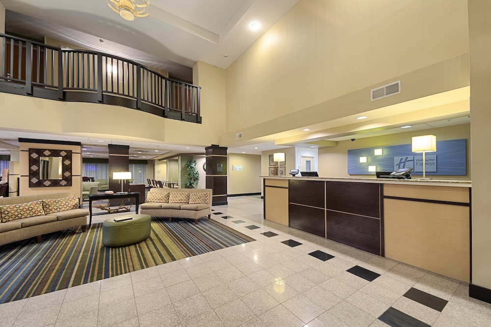 holiday inn express bloomington west by ihg