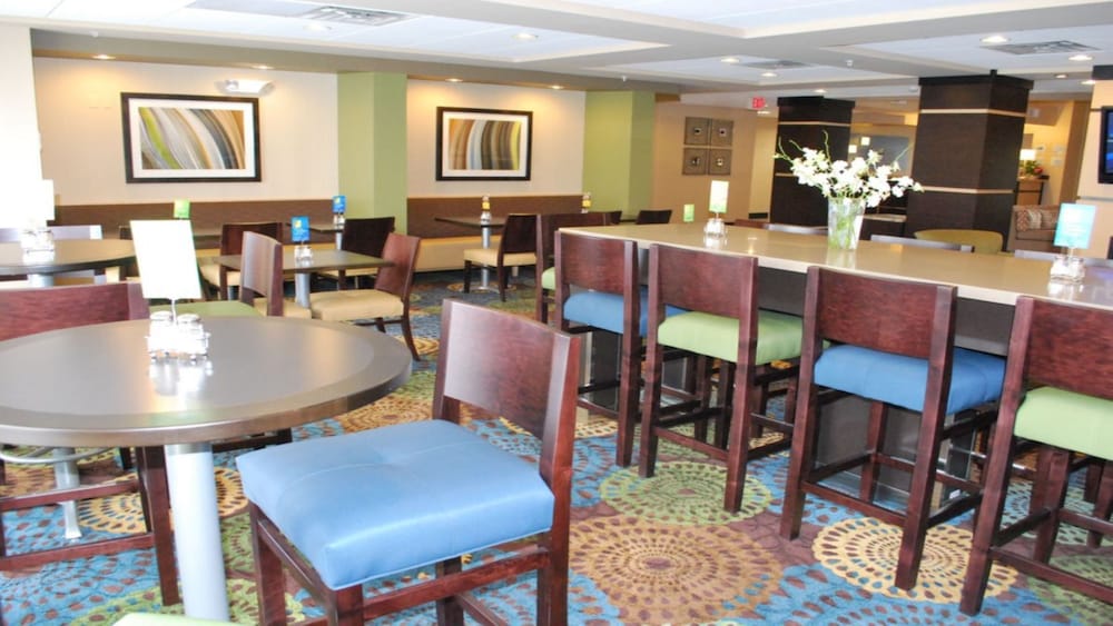 holiday inn express bloomington west by ihg